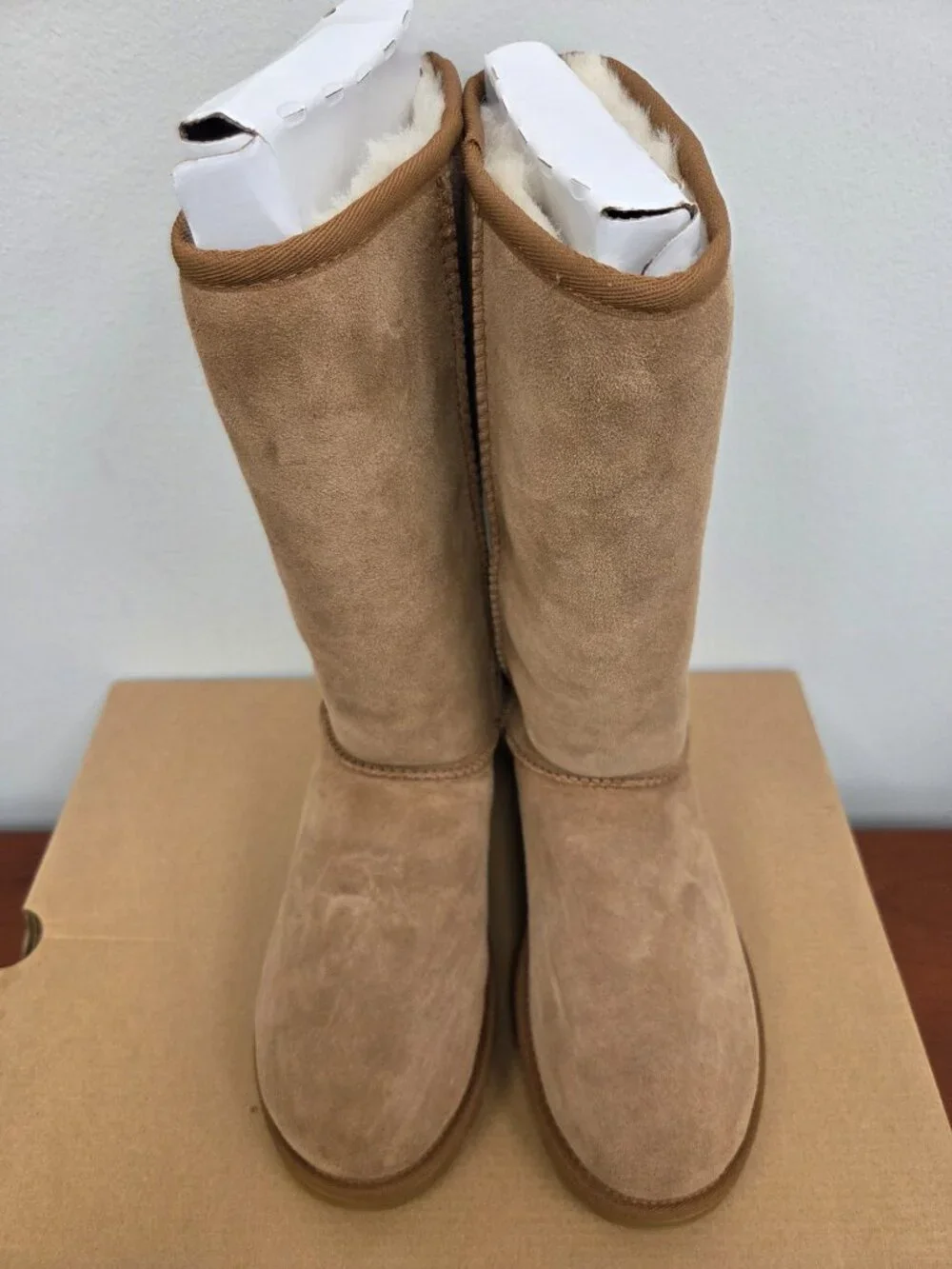 Uggs Classic Tall II Boots New in Box Size 8 Chestnut